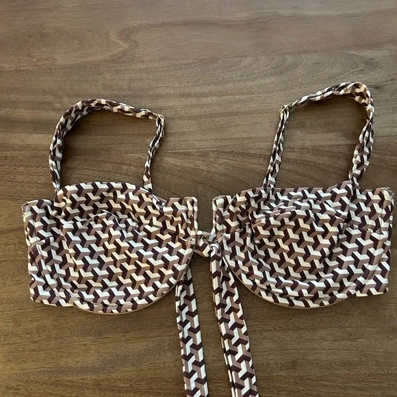Monday Swimwear Brown and White Geometric Underwire Bikini Top - Picture 3 of 7